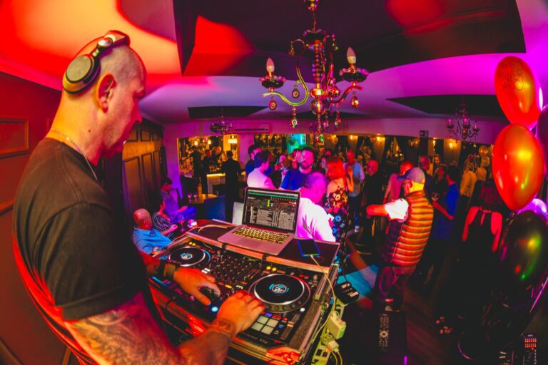 Illustre: DJ
